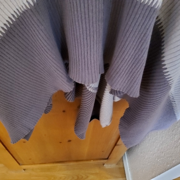Lululemon On the Go Poncho EUC - Picture 4 of 13
